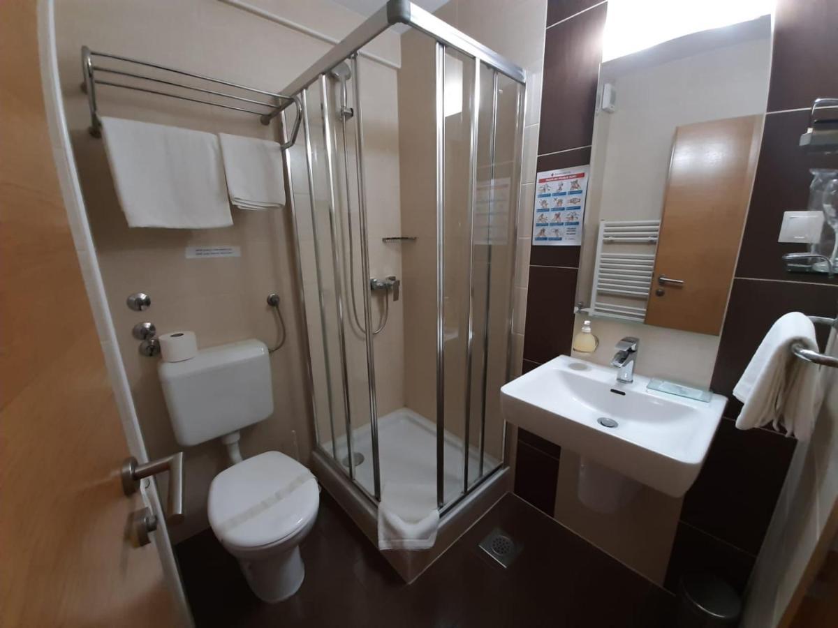 Hotel Garic Garesnica Екстер'єр фото