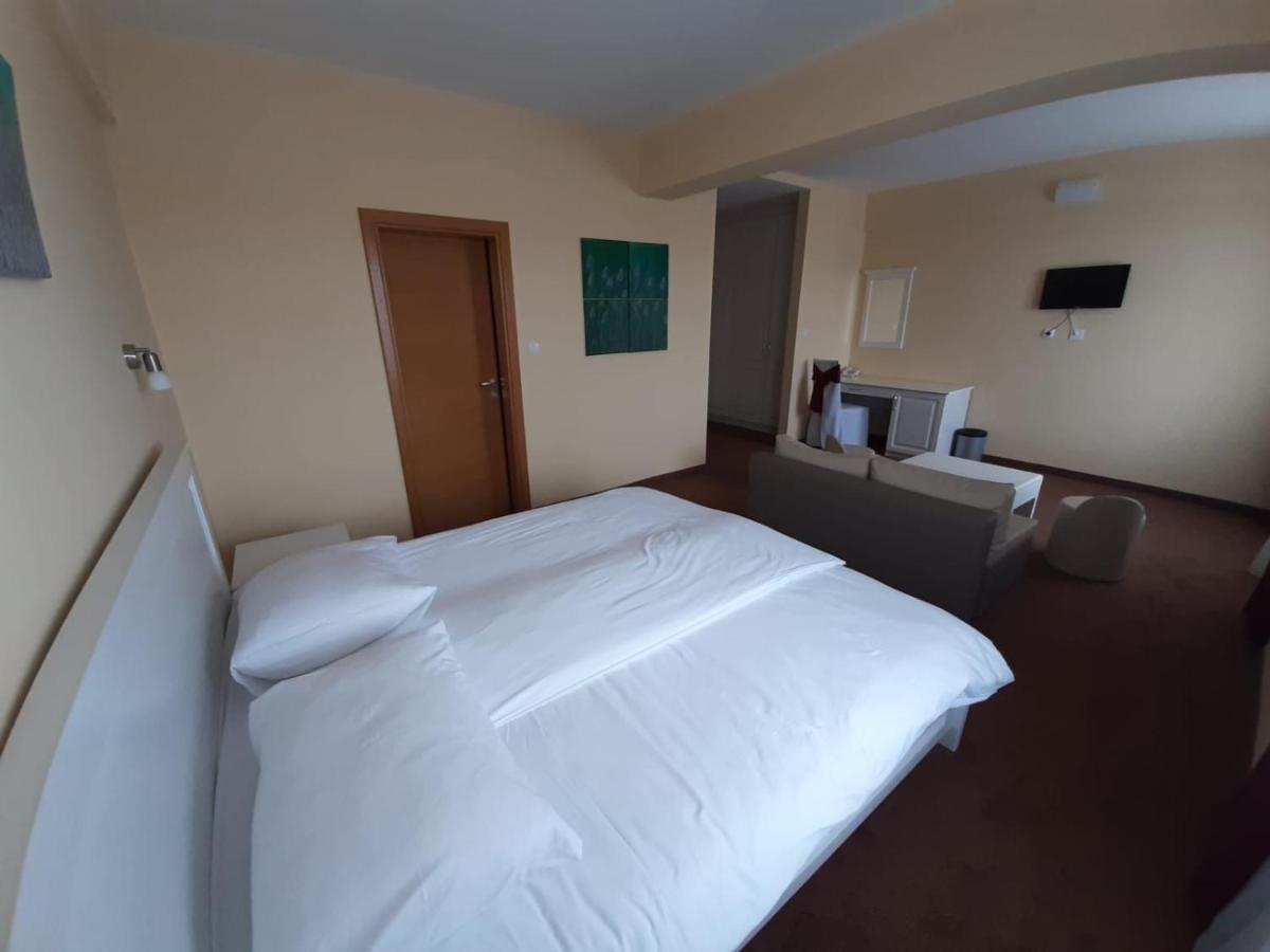Hotel Garic Garesnica Екстер'єр фото