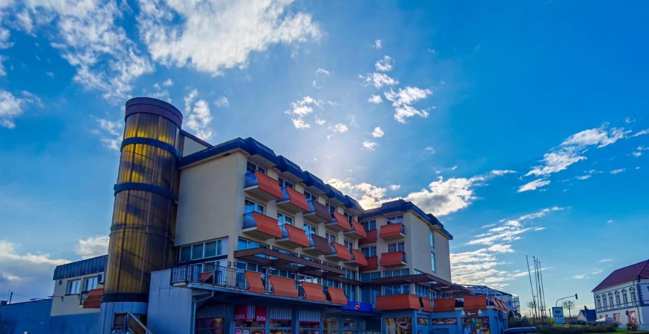Hotel Garic Garesnica Екстер'єр фото