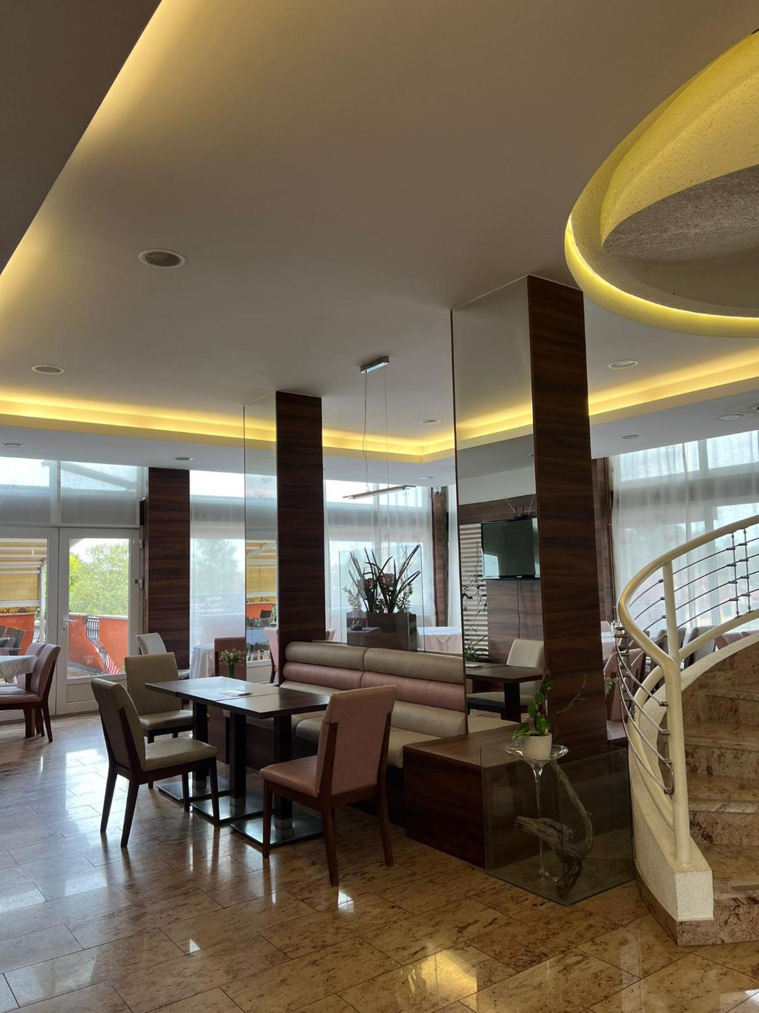 Hotel Garic Garesnica Екстер'єр фото