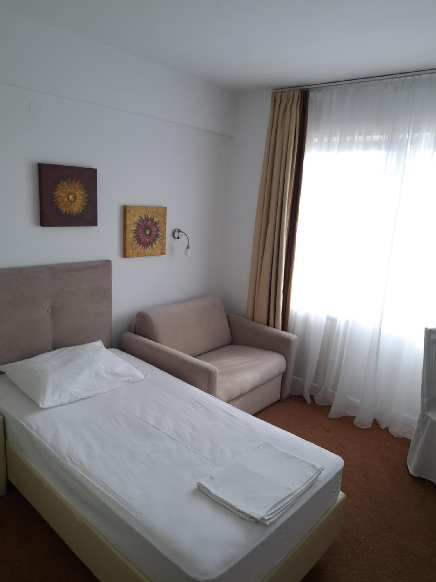 Hotel Garic Garesnica Екстер'єр фото