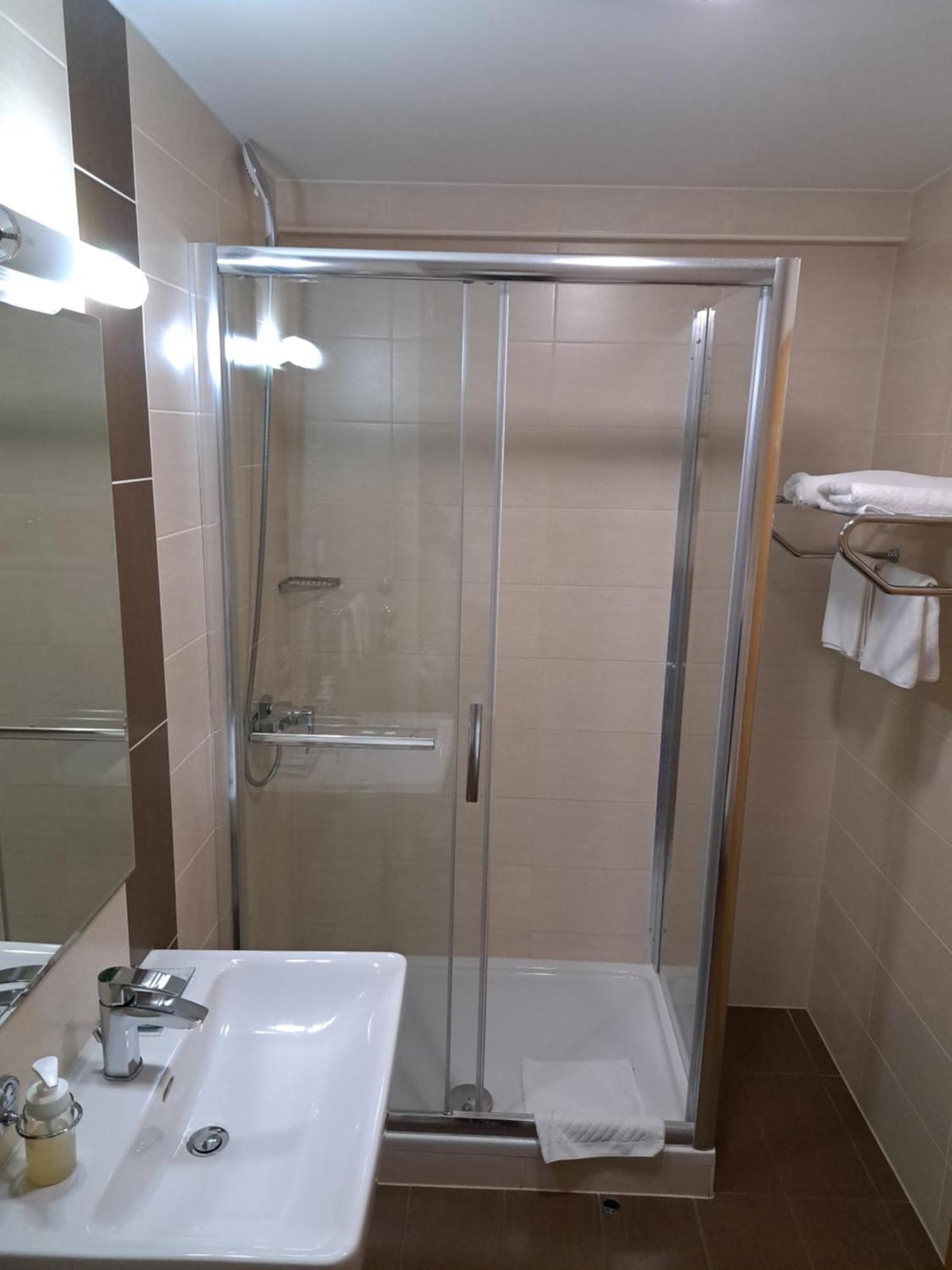 Hotel Garic Garesnica Екстер'єр фото