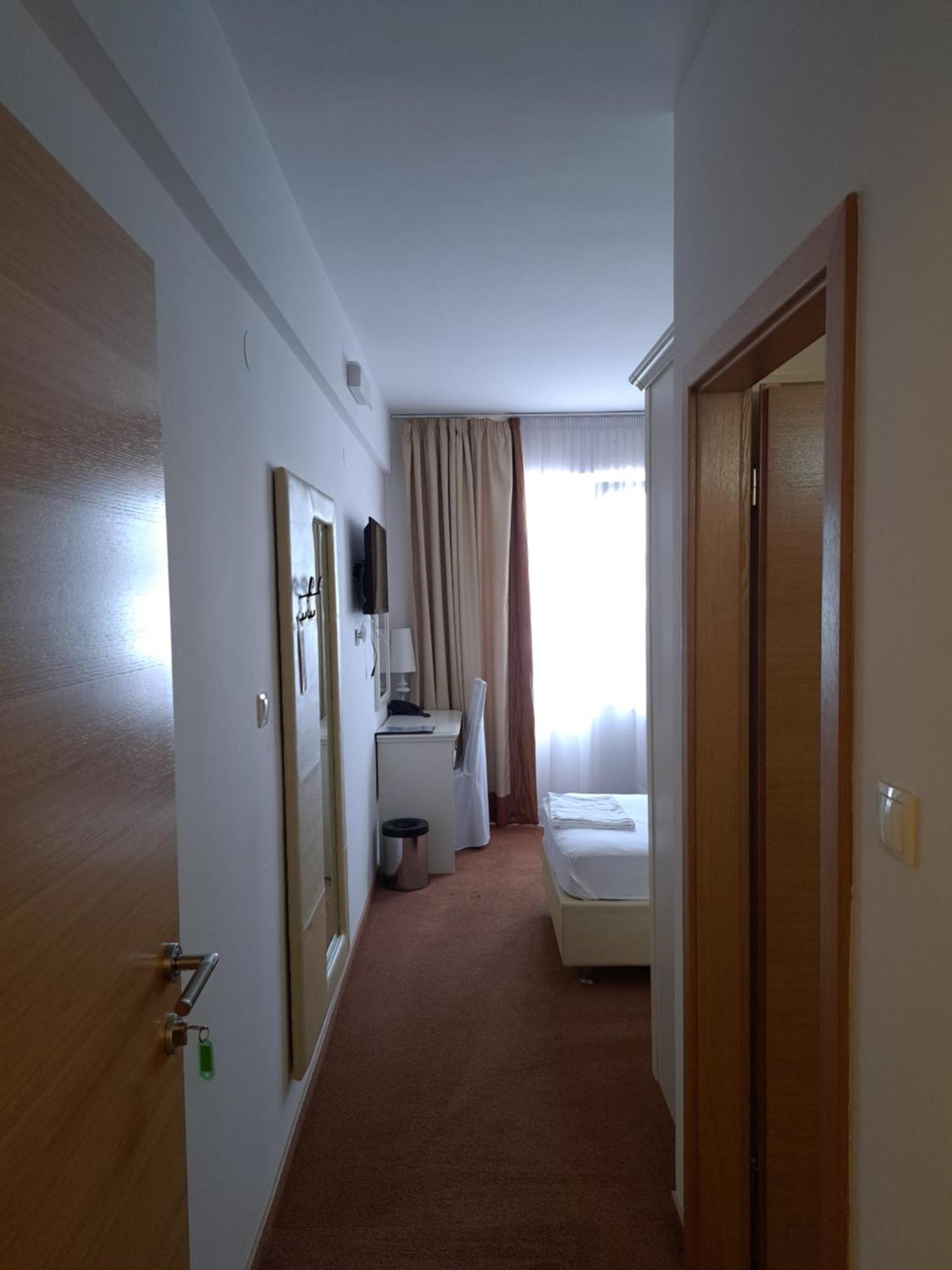 Hotel Garic Garesnica Екстер'єр фото