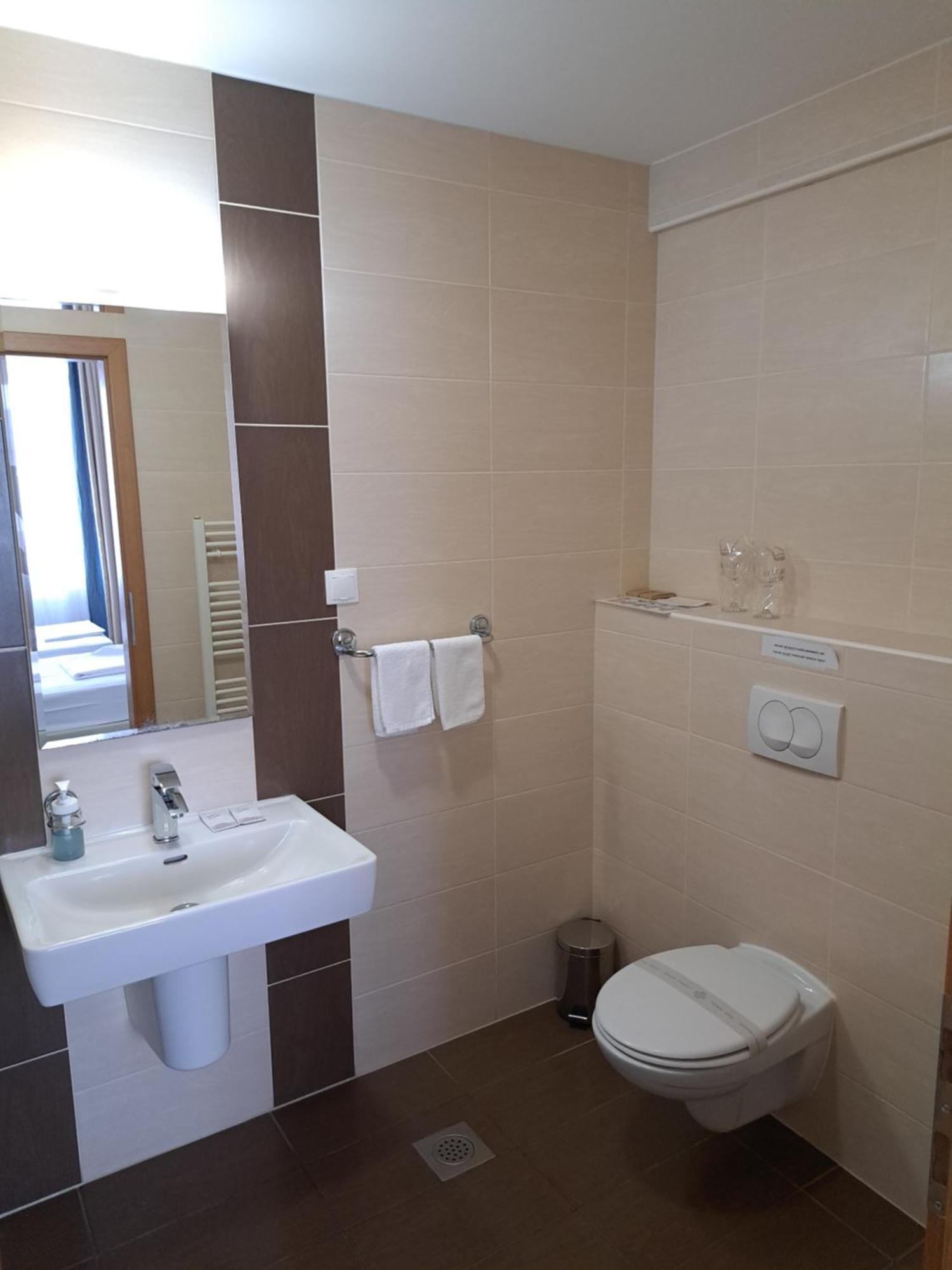 Hotel Garic Garesnica Екстер'єр фото