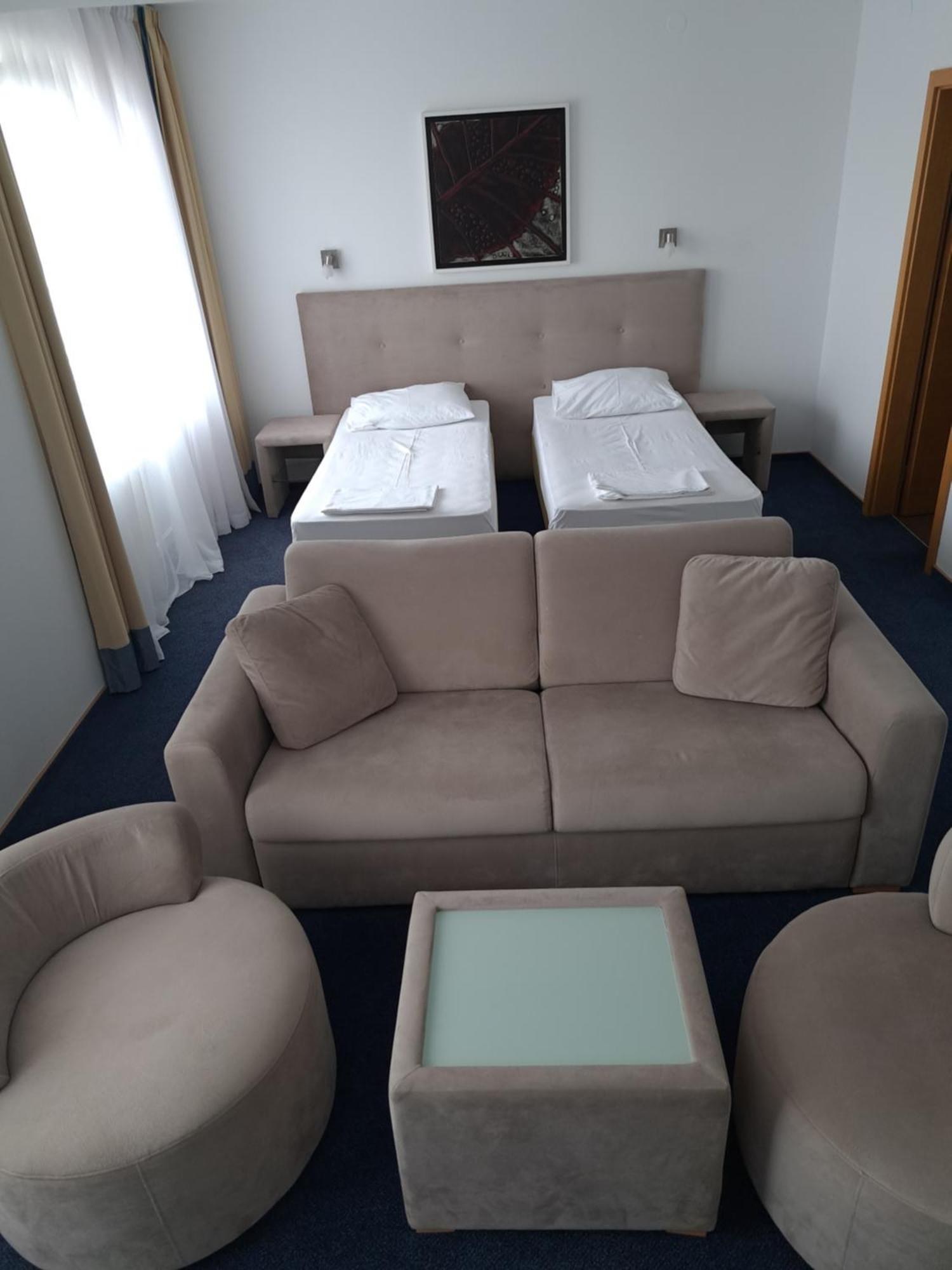 Hotel Garic Garesnica Екстер'єр фото