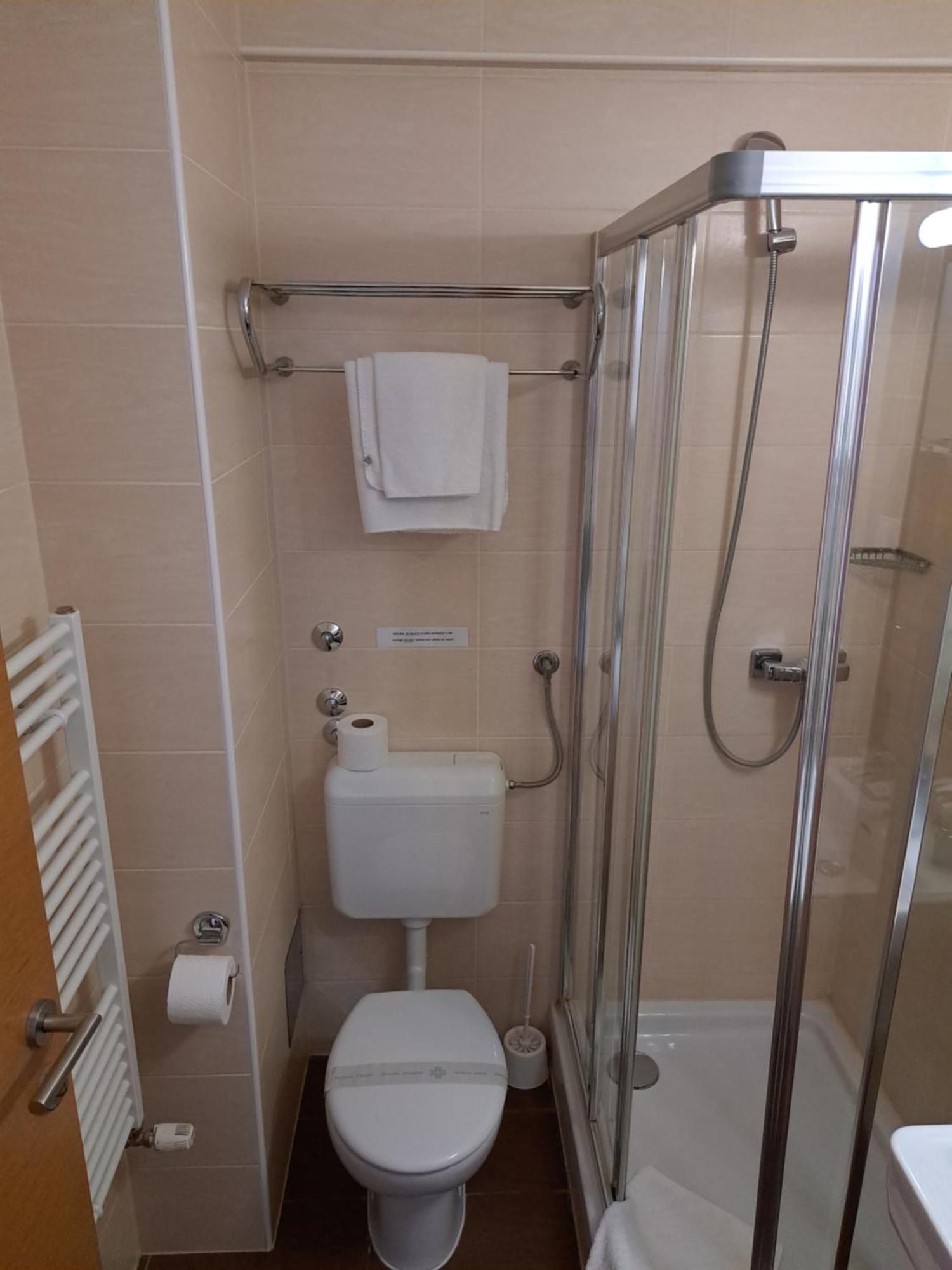 Hotel Garic Garesnica Екстер'єр фото