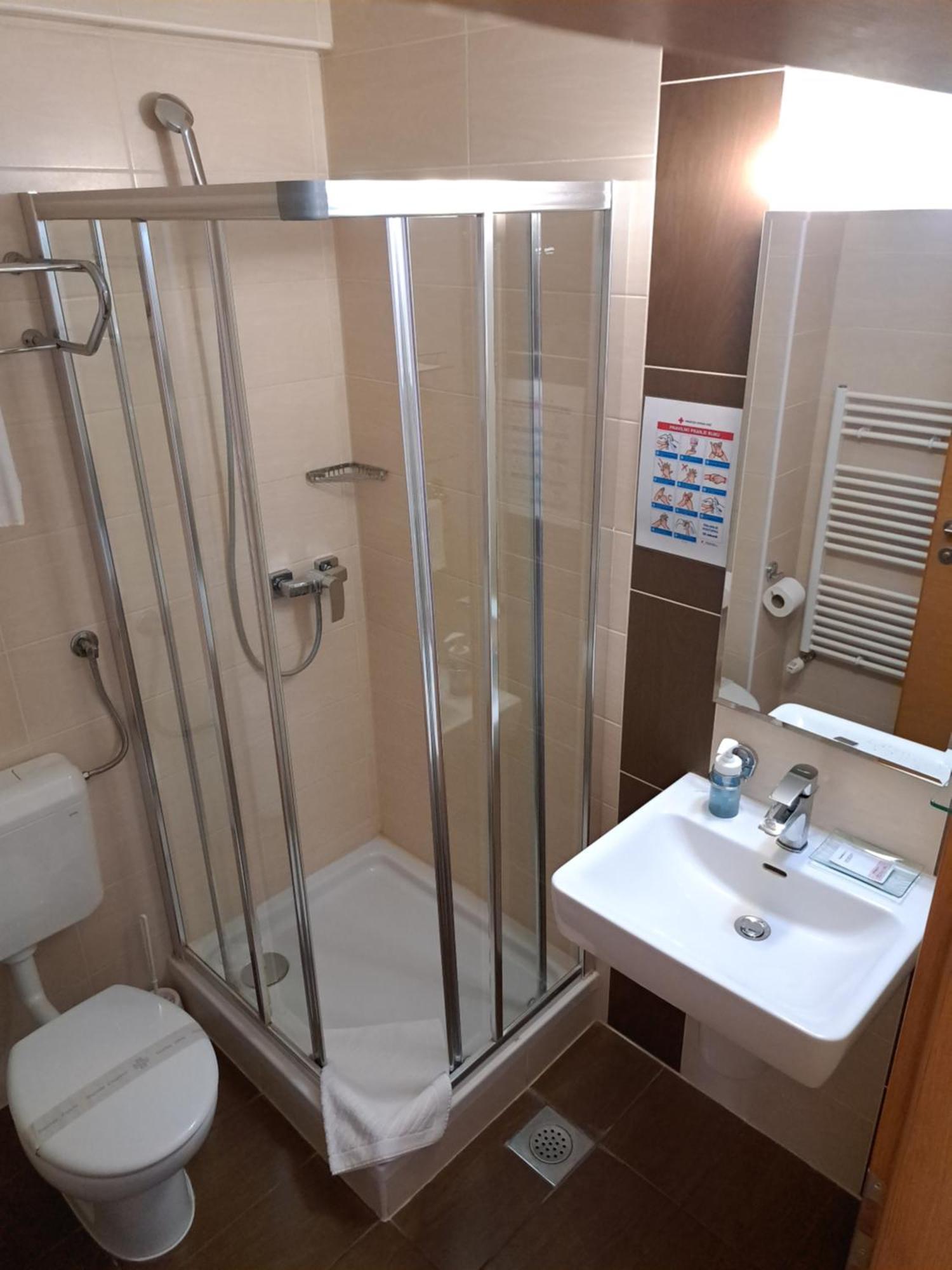 Hotel Garic Garesnica Екстер'єр фото