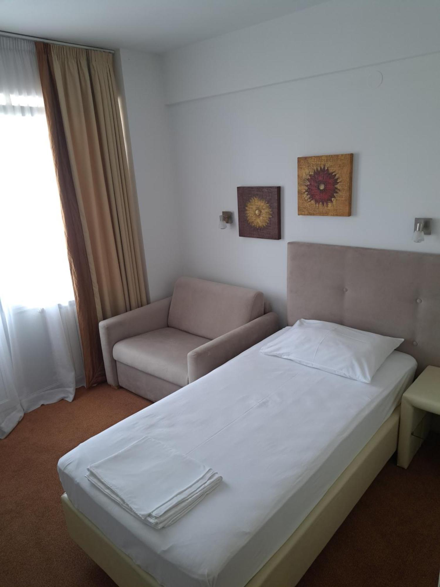 Hotel Garic Garesnica Екстер'єр фото