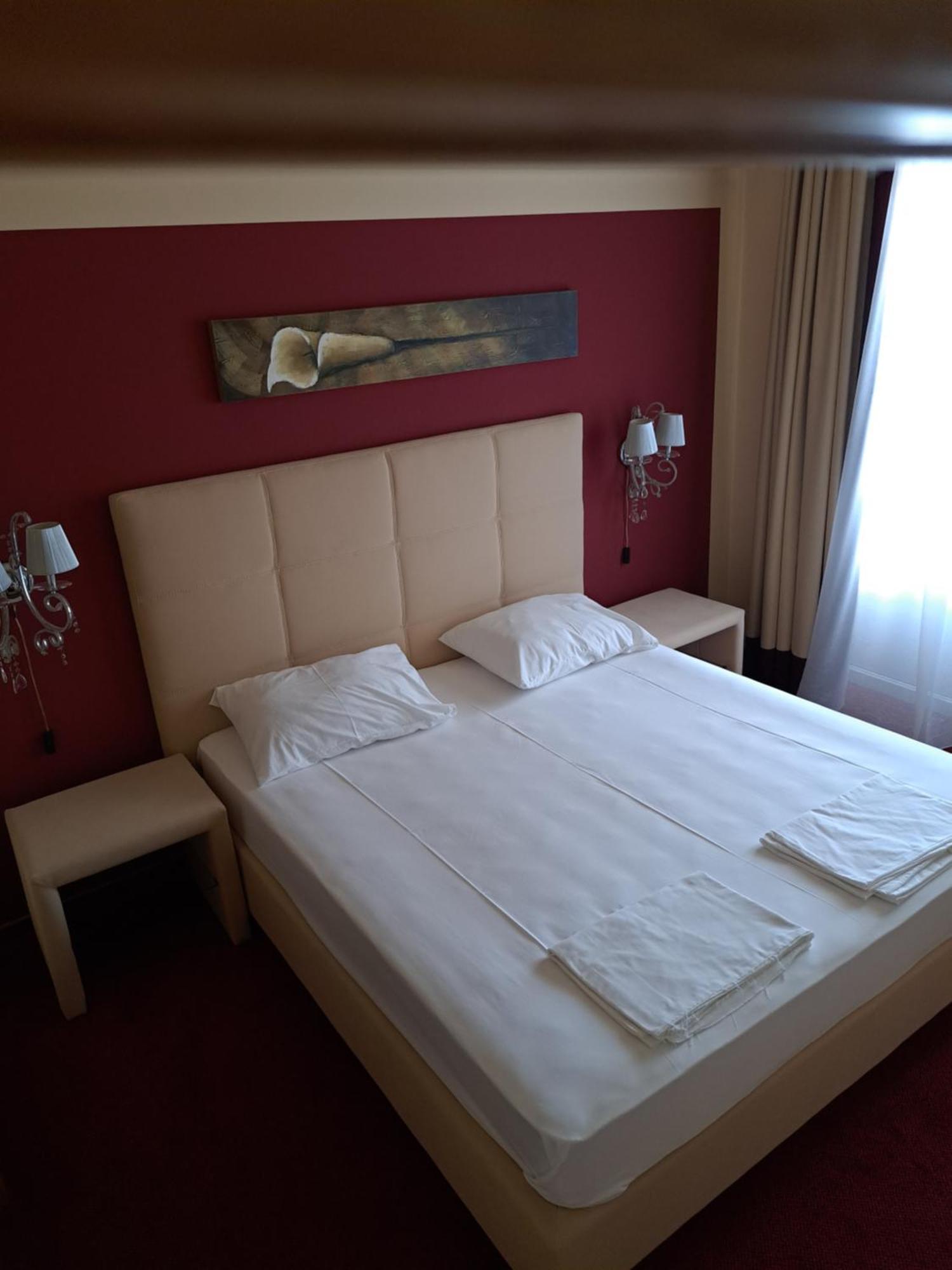 Hotel Garic Garesnica Екстер'єр фото